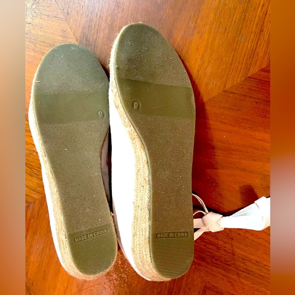 Size 8 white Old Navy espadrilles - Picture 5 of 5